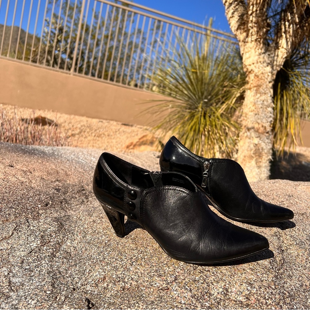⬇️💲Tahari Womens Booties Upper Leather Black Size 7 1/2M Zipper Inside